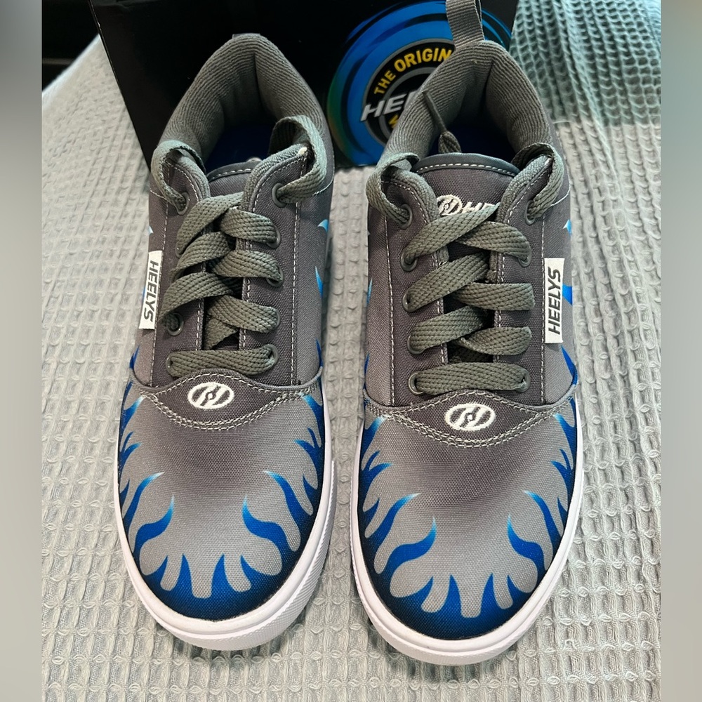 NWT Heely’s roller shoes! Size 5